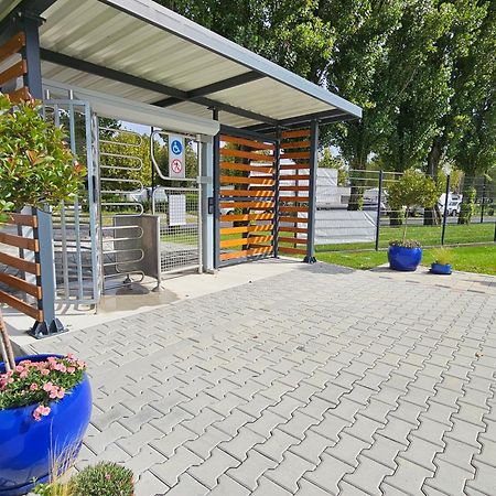 Harmonia Riva Apartman B11 Dunajská Streda Esterno foto