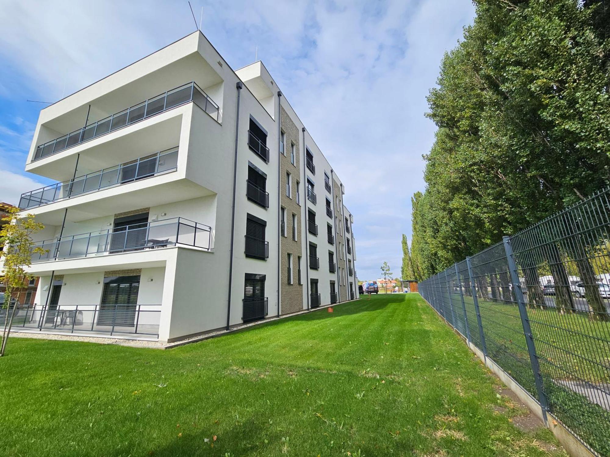Harmonia Riva Apartman B11 Dunajská Streda Esterno foto