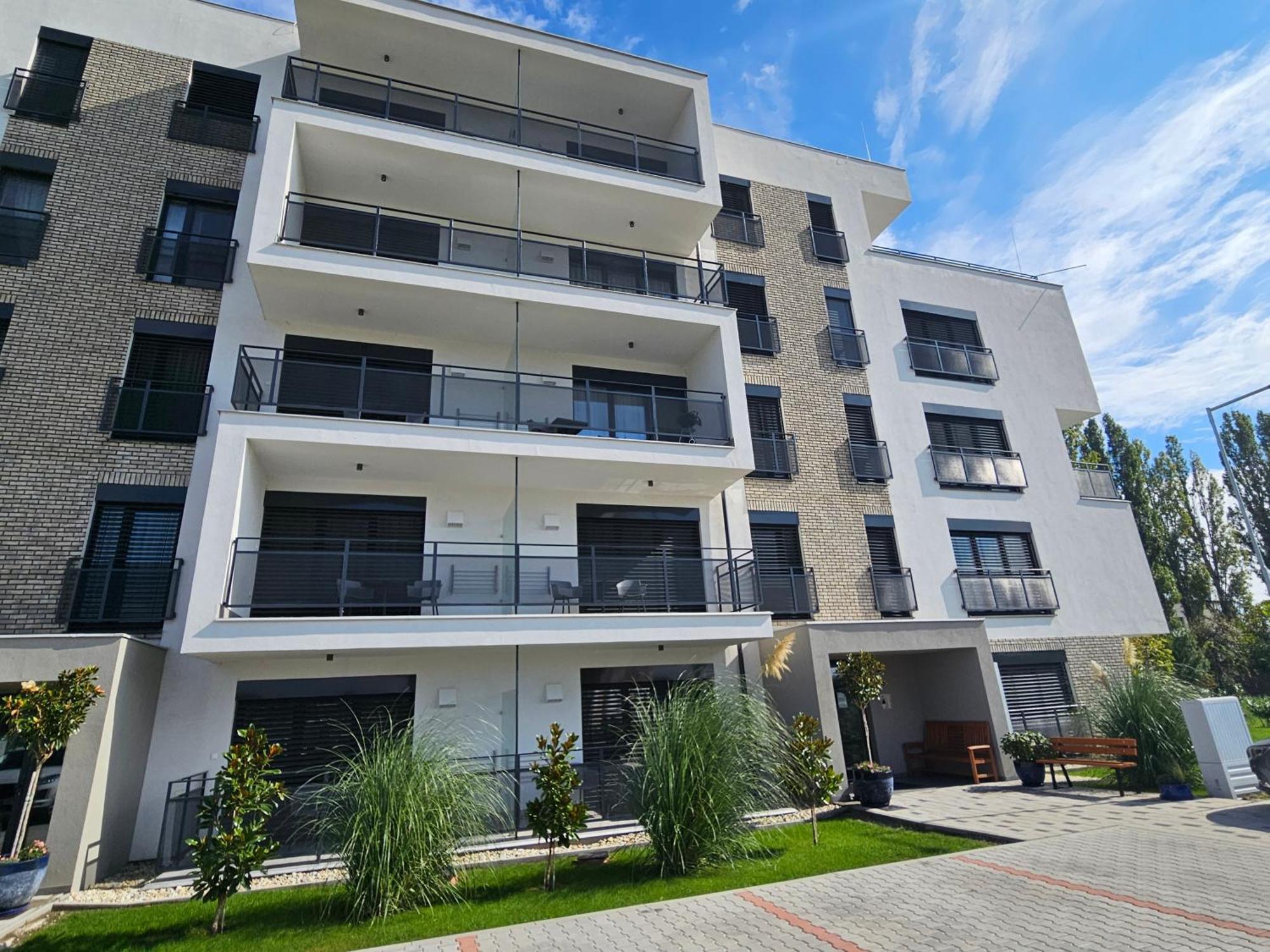 Harmonia Riva Apartman B11 Dunajská Streda Esterno foto