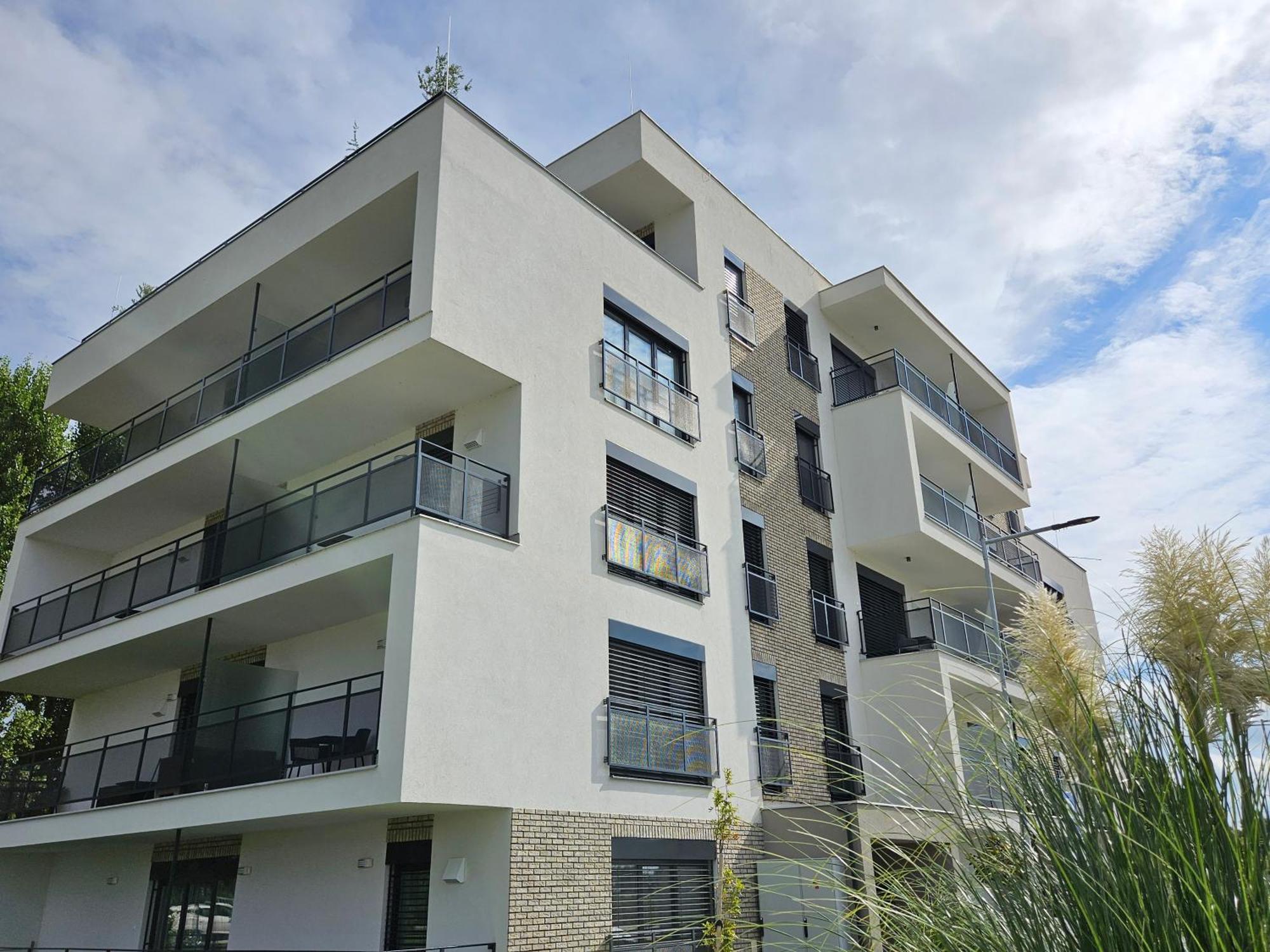 Harmonia Riva Apartman B11 Dunajská Streda Esterno foto