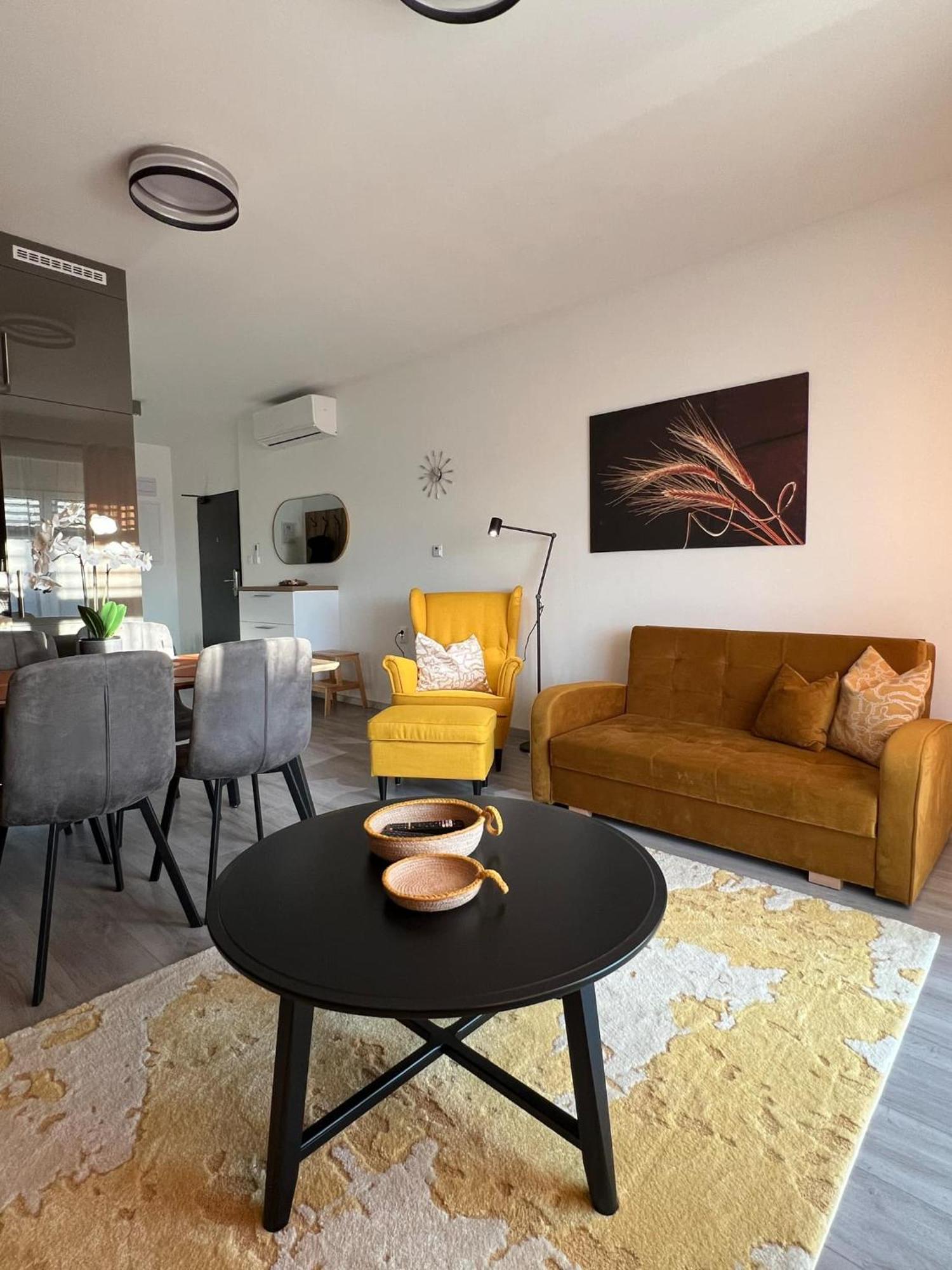 Harmonia Riva Apartman B11 Dunajská Streda Esterno foto